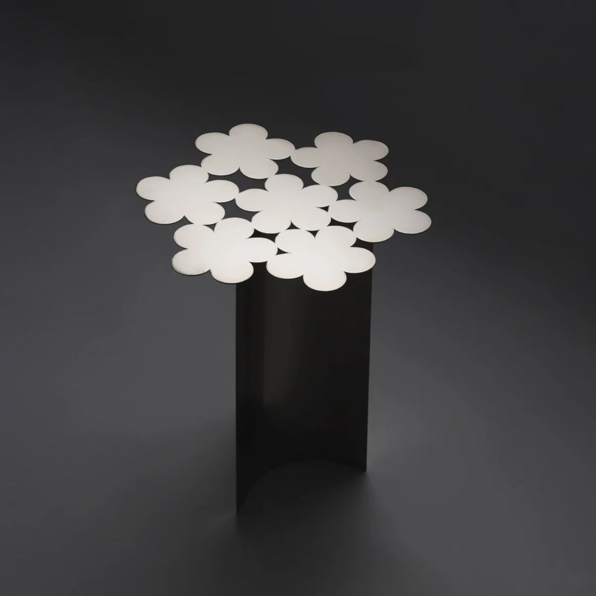 Daisy field side table