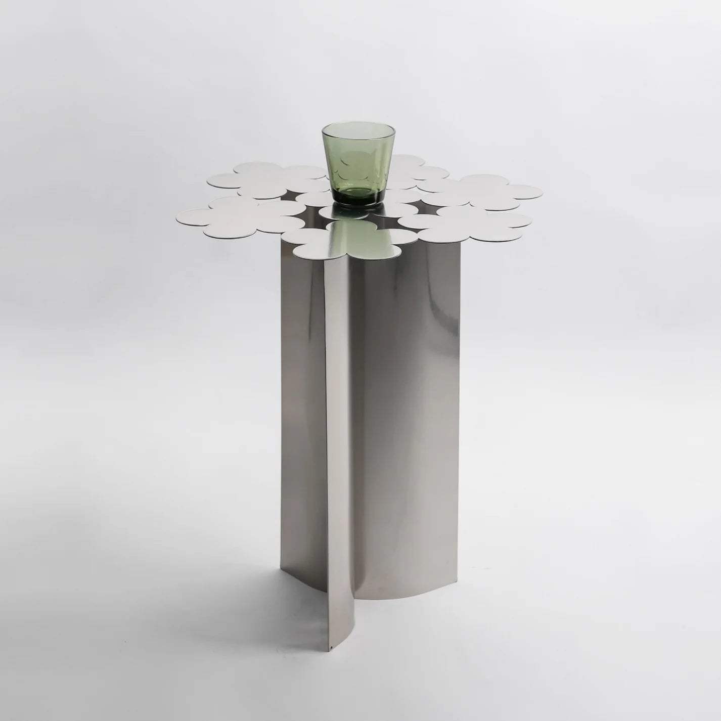 Daisy field side table
