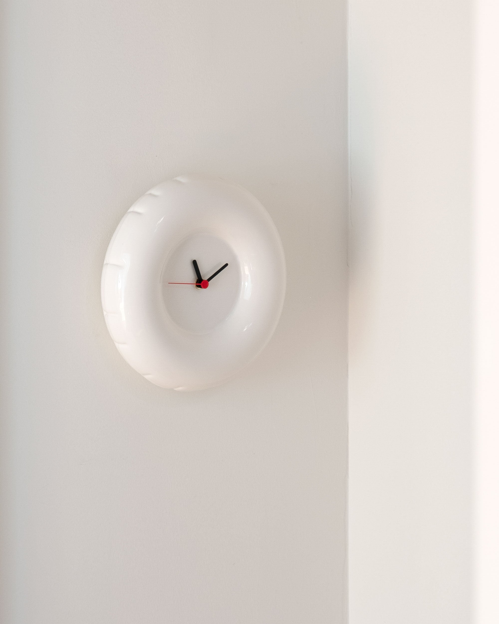 Holly Blow Up Clock