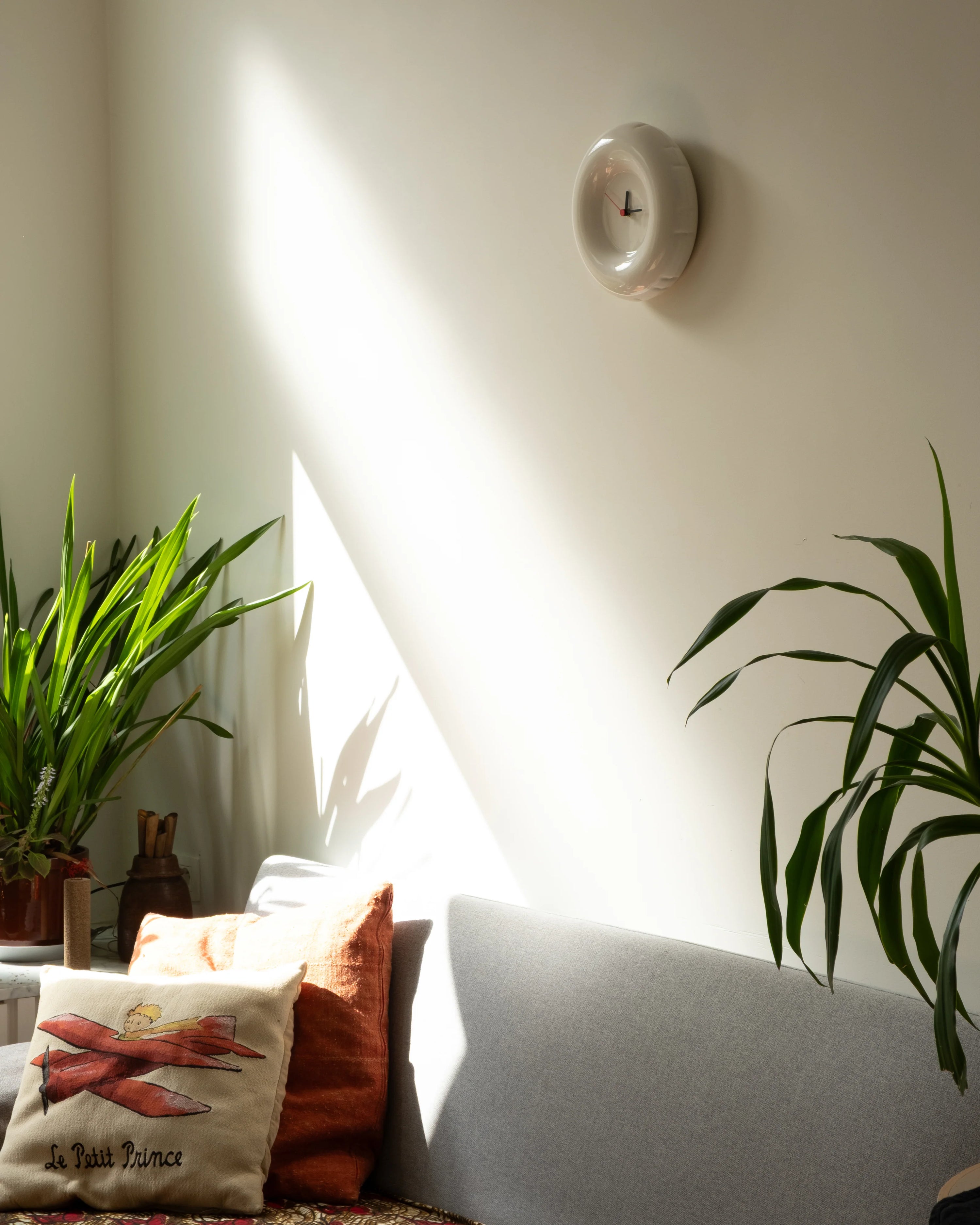 Holly Clock by Home Studyo