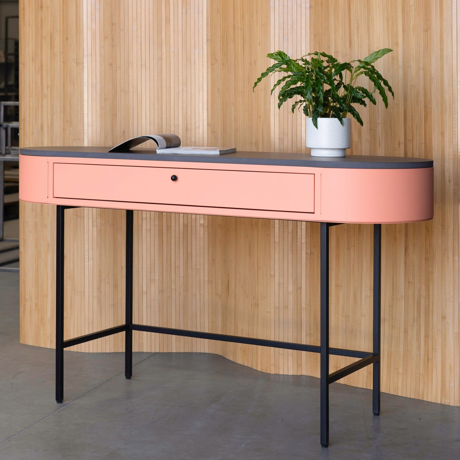 Barcelona Desk by Desiva