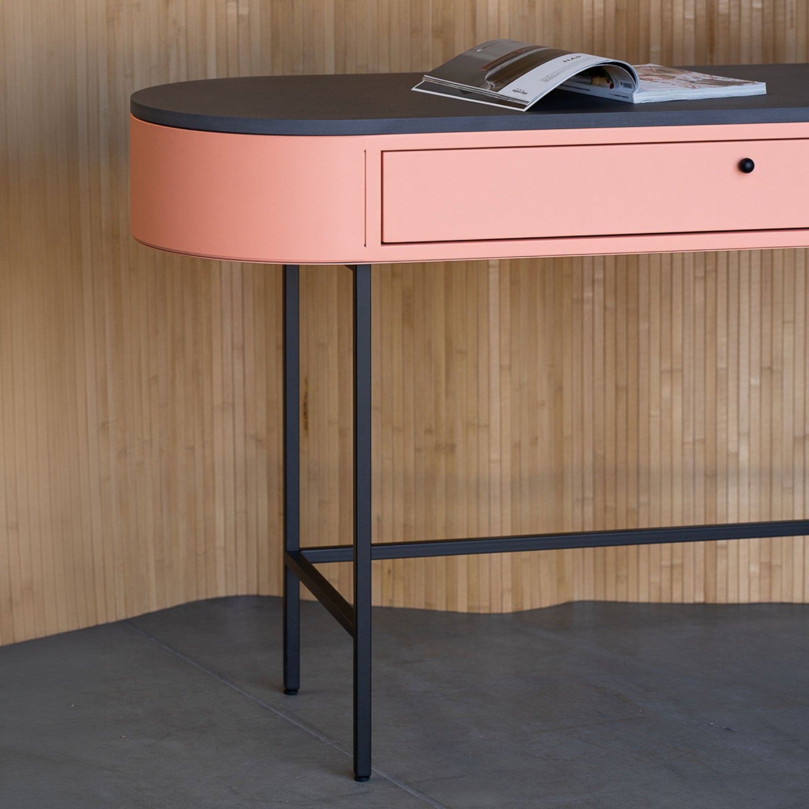 Barcelona Desk by Desiva