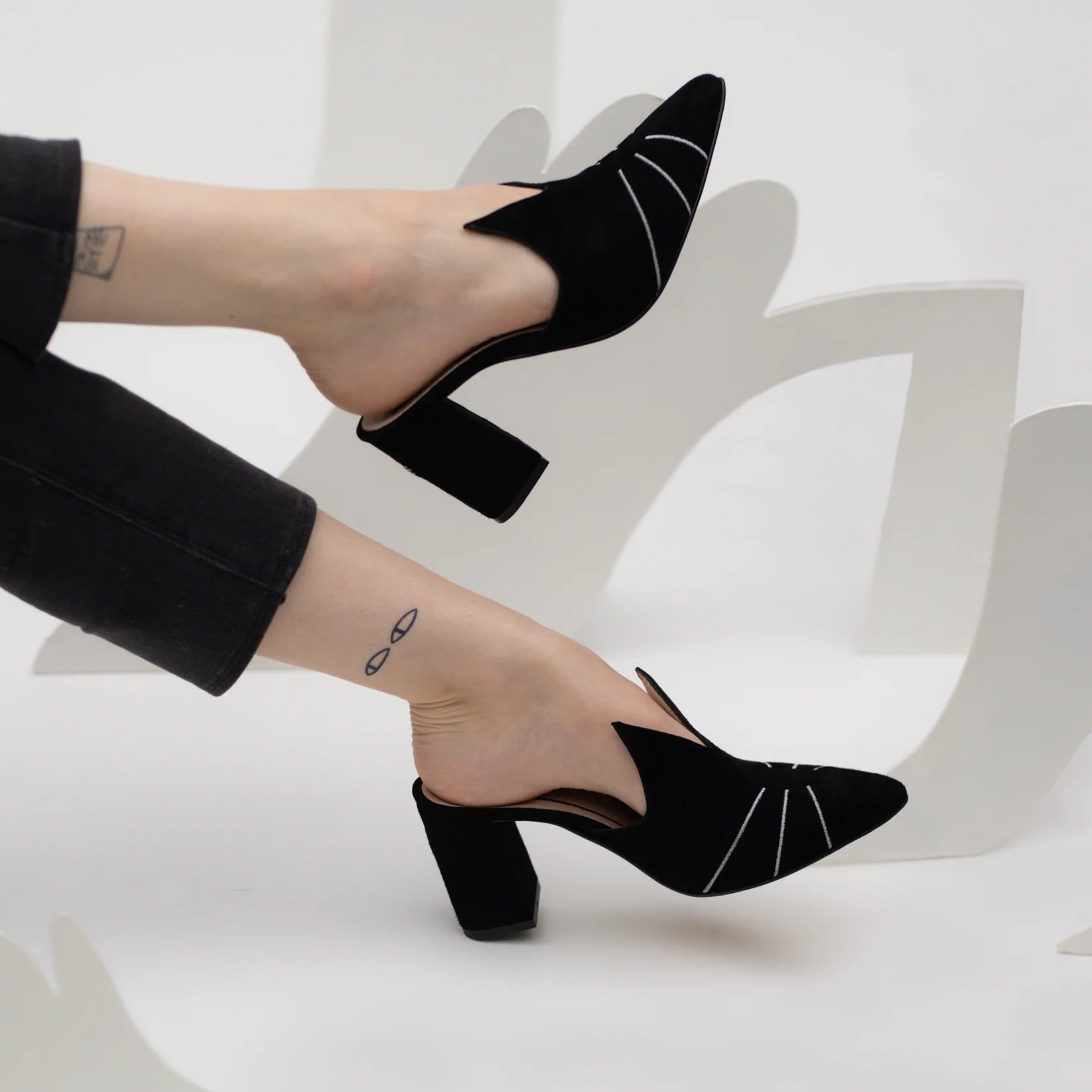 The Cat Pumps by Jocie Juritz