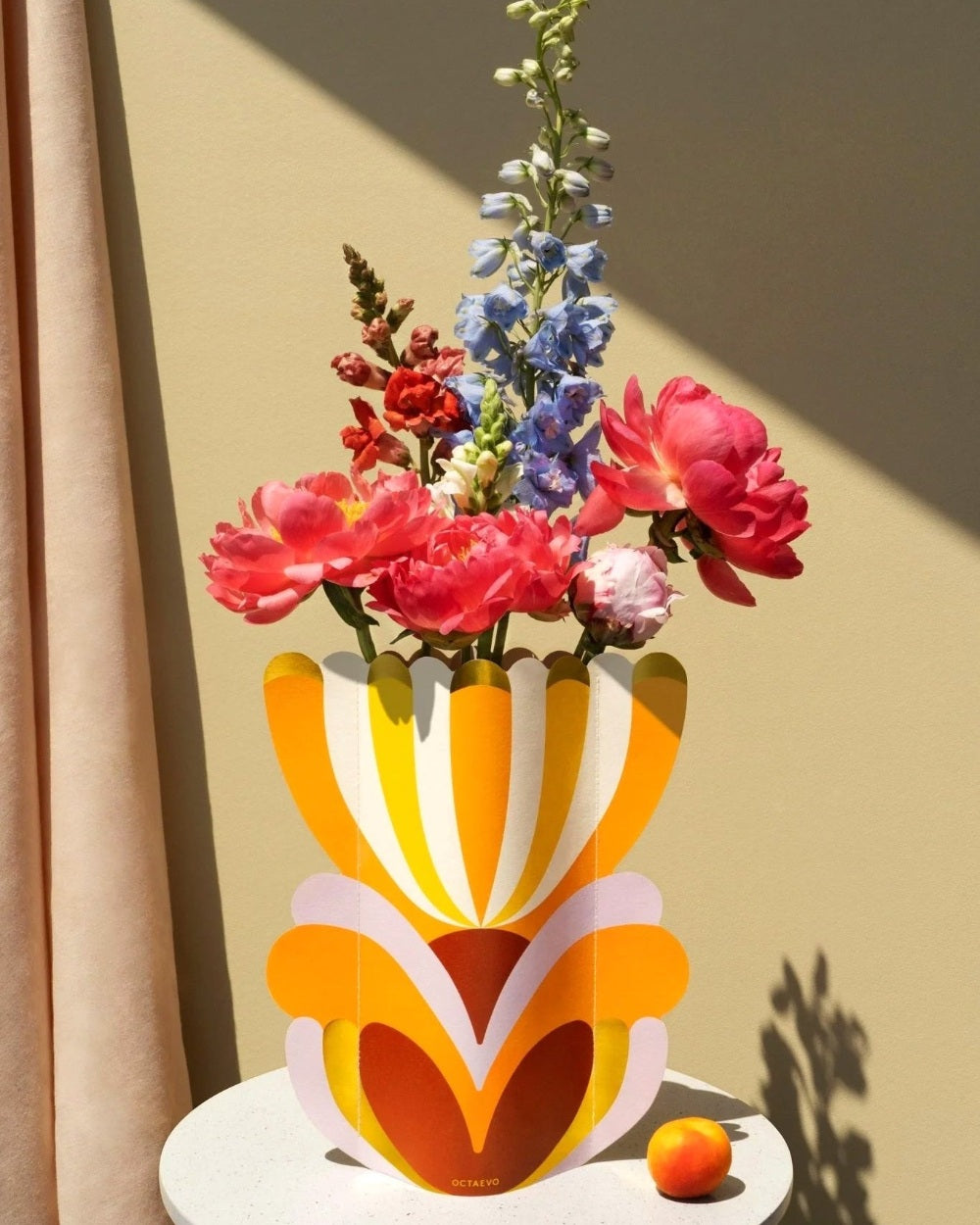 Paper Vase by OCTAEVO