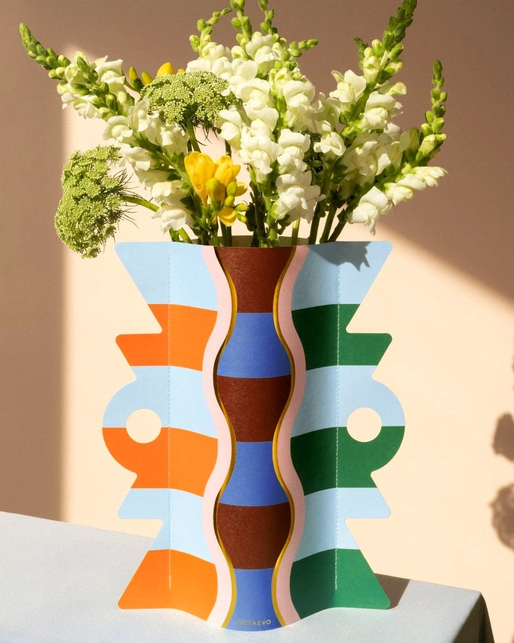Paper Vase by OCTAEVO
