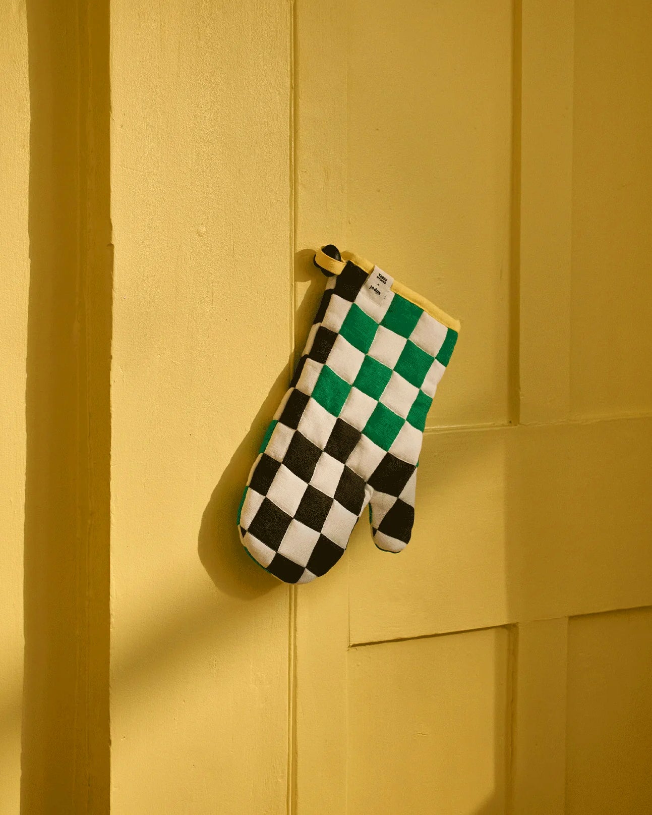 Yantra oven mitts & towels by Kangan Arora - Tiipoi