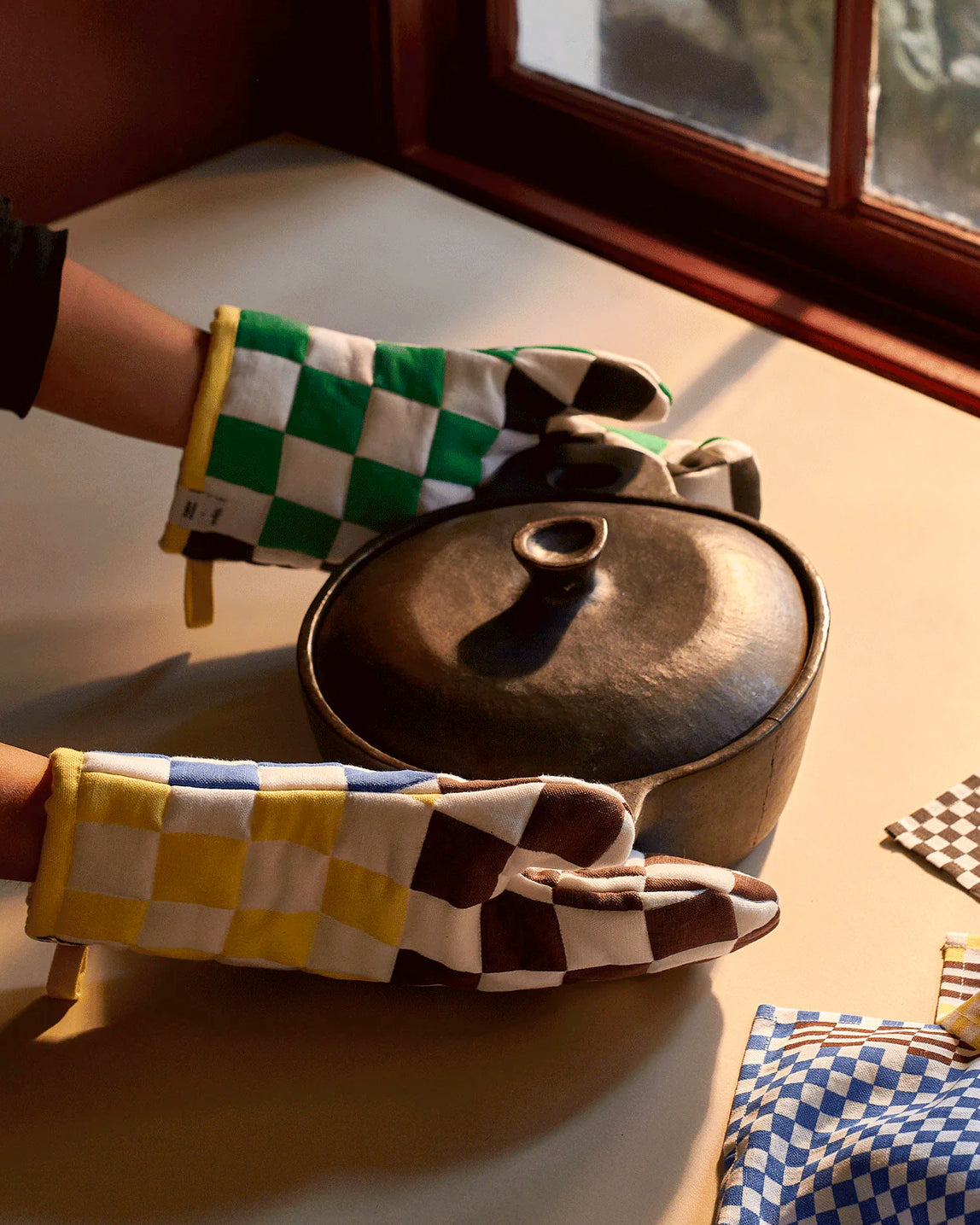 Yantra oven mitts & towels